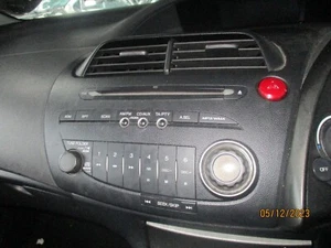 REPRODUCTOR DE CD RADIO HONDA CIVIC MK8 2009 UNIDAD PRINCIPAL ESTÉREO - Imagen 1 de 5