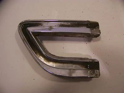 1964 CHRYSLER 300 RH QUARTER PANEL END TRIM #2463132 - Image 1 of 2
