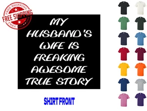 Grafik T-Shirt My Husbands Wife Is Freaking Awesome S M L XL 2XL 3XL - Bild 1 von 4