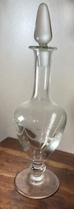 Vintage etched glass decanter Victorian style - Picture 1 of 7