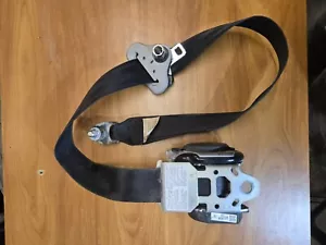 2006 2007 2008 2009 Mazda 3 Hatchback FRONT LEFT DRIVER Side Seat Belt BLACK OEM - Picture 1 of 2