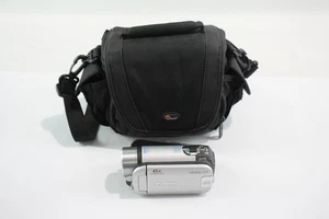 Canon Legria F19 Digital Video Camcorder Working w/ Canon 2.6-96.2mm F/2.0 - Picture 1 of 5