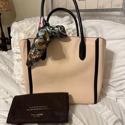 Hermosa bolsa de cercanías Kate Spade usada en excelente estado grande Foto 1 de 4