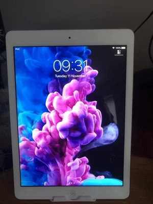 Apple iPad Air 1 9.7in 16GB Wi-Fi Tablet - White - Image 1 of 4