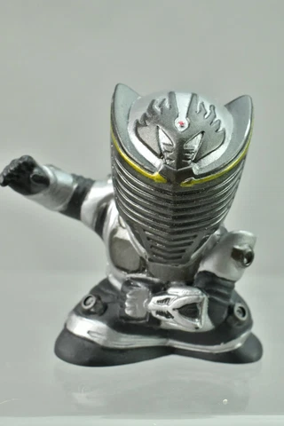 SD Masked Kamen Rider - Dragon Knight Dark Onyx Black Puppet Gashapon Chibi Hero Cover