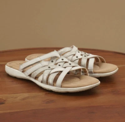 Sandalias Clarks para mujer Elizabelle Rio con tiras de cuero blanco roto talla 7,5 M Foto 1 de 4