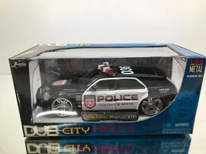 JADA TOYS 90572 DUB CITY HEAT DODGE MAGNUM RT 2006 POLICE -1:24- GOOD IN BOX - Picture 1 of 7