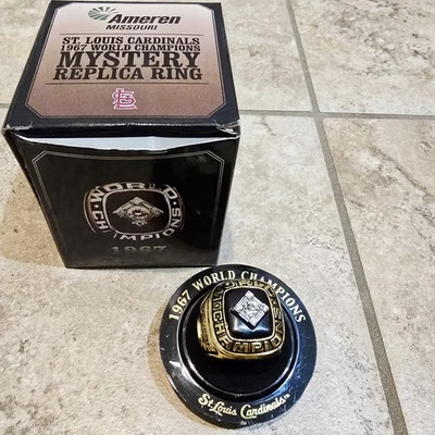 Nuevo en caja Anillo Réplica Misteriosa Serie Mundial 1967 Cardenales de San Luis SGA Bob Gibson  Foto 1 de 4