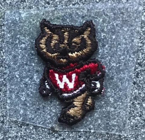 1980'S WISCONSIN BADGERS NCAA COLLEGE VINTAGE SMALL 1.5" MASCOT TEAM LOGO PATCH Cover