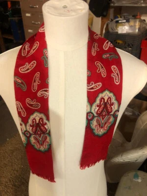 Винтаж? Красный шелк пейсли сумочки шарф w бахрома сделано в Италии 30 «x 2,5» белый Gr - Изображение 1 из 4