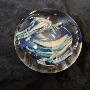 Vintage Multicolor Blau Weiß Swirl Kunst Glas Kunst Briefbeschwerer unsigniert - Bild 1 von 6