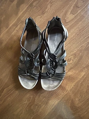 Baretraps Women's Sandals Size 8 Joleen Black Strappy Zip Heel Preowned - Image 1 of 4