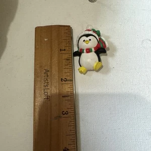 Multi 1 1/2" Polyresin RUSS Penguin Bird Broach Pin Jewelry - Picture 1 of 4