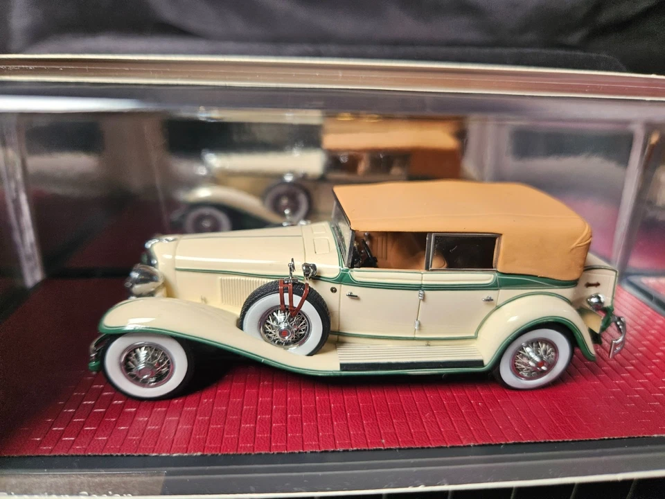 Matrix 1931 Cord L-29 Phaeton Sedán Blanco/Verde Escala 1:43 Inv. #5445 Foto 1 de 4