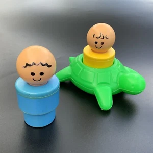 Vintage ‘74 Fisher Price 2 Jumbo Little People & Turtle Bathtub Toys Figures Lot - Picture 1 of 11