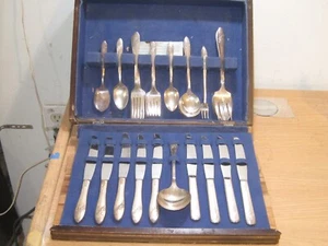 Oneida Community Tudor Silver Plate QUEEN BESS Flatware Partial Set 56 Pieces - Picture 1 of 4