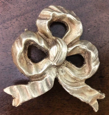 Ancien cache clou nœud en bronze doré décoration Dimensions : 5x5 cm TBE. - Photo 1/2