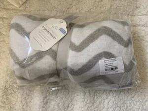 Pottery Barn Kids FUZZY CHEVRON Grey Baby Blanket - New w Tag - Picture 1 of 3