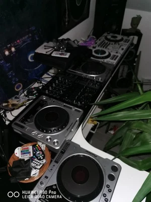 3 stuck  Pioneer Cdj 800 Mit Behringer T 5-Kanal-Mixer Behringer DJX750 - Bild 1 von 4