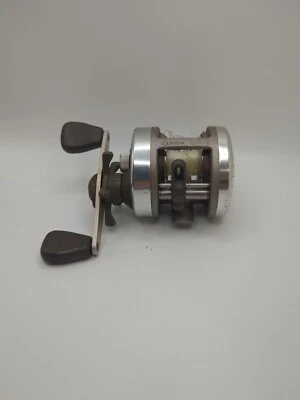 Vintage Quantum Iron IR120C Bait-Casting Fishing Reel - Antireverse - Japan - RH - Image 1 of 4