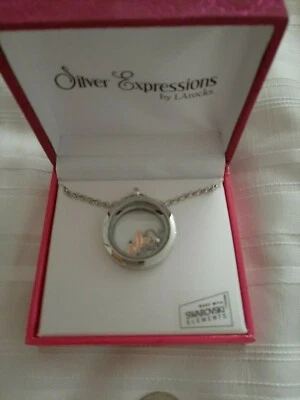 Nuevo en caja collar medallón redondo de vidrio con dijes de coleccionista de concientización sobre el cáncer de mama  Foto 1 de 3