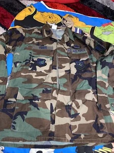 VTG 98 US Air Force Woodland Camo BDU Pacific Air Forces Leading Charge Shirt - Picture 1 of 10
