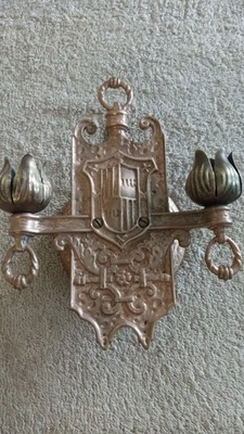 ANTIQUE & ORNATE 1800'S BRASS DOUBLE -ARM WALL SCONCE W/GOTHIC SHIELD DESIGN @@! - Image 1 of 4