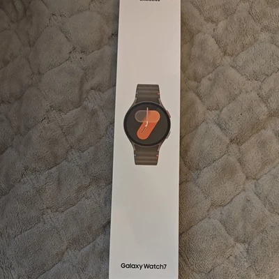 Samsung Galaxy Watch7 40mm Green WiFi Bluetooth | Brand New Sealed - Image 1 of 3