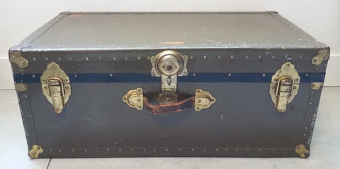 VTG WWII US Military Trunk Footlocker, Tray Long Lock National Vulcanized Fibre Cover