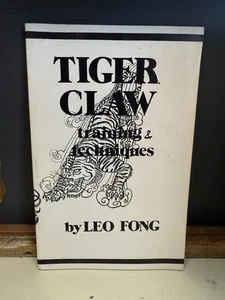 TIGER CLAW TRAINING & TECHNIQUES BY LEO FONG ~ 1979 MARTIAL ARTS SOFTCOVER BOOK - Imagen 1 de 4