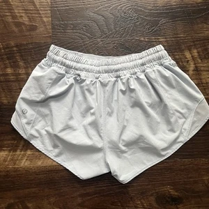 Lululemon Athletica W7AGUR Hotty Hot Light Baby Blue 2.5” Athletic Shorts Sz 6 - Picture 1 of 11