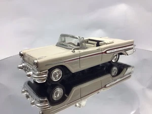 1/43 1957 Pontiac Bonneville Model - Picture 1 of 6