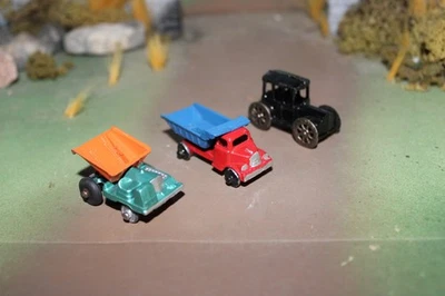 ANTIQUE lot of 3 of slush lead Barclay Trucks & Jalopy - 1940 - Image 1 of 4