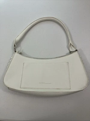 Cartera de hombro blanca BCBGeneration para mujer con correa única pequeña Foto 1 de 4