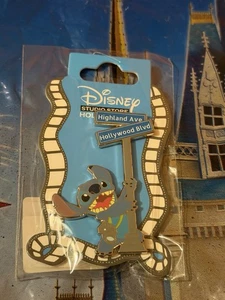 Prendedor de letrero de calle Disney DSSH Stitch Hollywood Blvd Highland Ave DSF Disney - Imagen 1 de 2