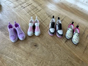 Real Littles Schuhe 4 Paar Mini Marken Shopkins Puppenschuhe - Bild 1 von 2