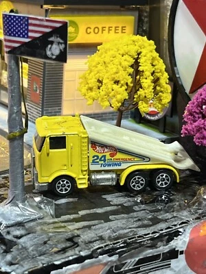 Hot Wheels 1986 24 Hr Emergency Car Hauler Flat Nose Tow Truck Diecast EX Cond - Image 1 of 4