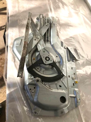 2001 - 2006 HYUNDAI ELANTRA Electric Right Front Door Regulator 2.0L Sedan RH - Image 1 of 4