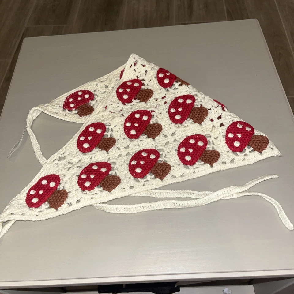 Шарф богемный хиппи вязаный на голову кремовый с красными и коричневыми грибами  - Изображение 1 из 1