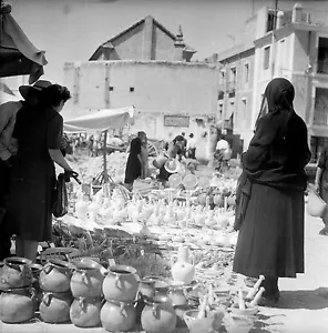ESPAGNE c. 1950 - Marchande de Poteries Murcie - Négatif 6 x 6 - Esp 250 - Picture 1 of 1