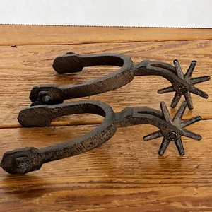 Pair Old Western Cowboy Spurs Heavy 8 Point Cast Iron Americana Antique USA - Picture 1 of 13