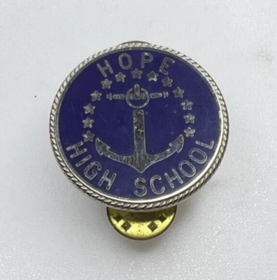 USA School Pin Badge Hope High School Rhode Island 28 mm - Image 1 of 2