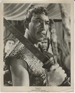 Anthony Quinn - Attila (1954) - Original Promotional Photo - 8x10 - Picture 1 of 1