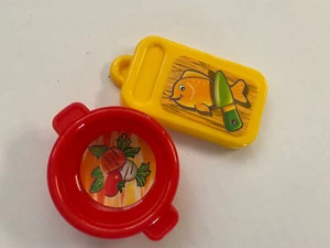 Barbie Bratz Puppe Zubehör Essen Konvolut Schneidebrett Schale GI Joe - Bild 1 von 1