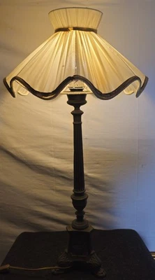 Antico torciere in ottone con figure sacre- Adibito a Lampada, Fine '800 - Immagine 1 di 4