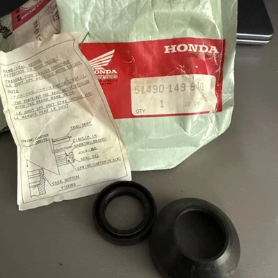 NOS XR 80 Honda Fork Seal & Dust Cover 51490-149-840 - Image 1 of 4
