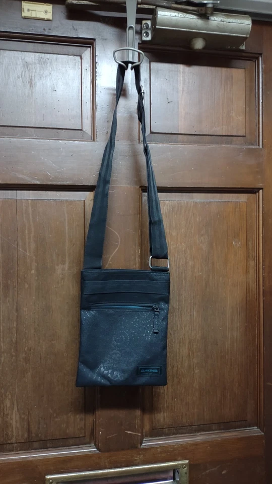 Bandolera Dakine "Jive" Negra 2 Bolsillos con Cremallera Interior Turquesa Foto 1 de 4