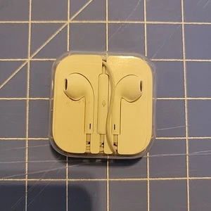 Original OEM Apple iPhone EarPods Wired 3.5mm Headset Earbud Headphones New - Picture 1 of 2
