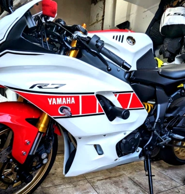 YAMAHA R7 2021-2025 CRASH PROTECTION KIT OGGYS KNOBS BUNGS PADS KNOBS QUALITY - Image 1 of 4