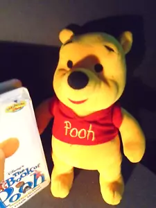 Vintage - WINNIE THE POOH stehender Plüschbär und VHS - Bild 1 von 3